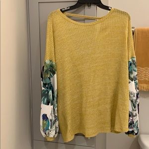 Twist back patterned sleeve blouse never worn